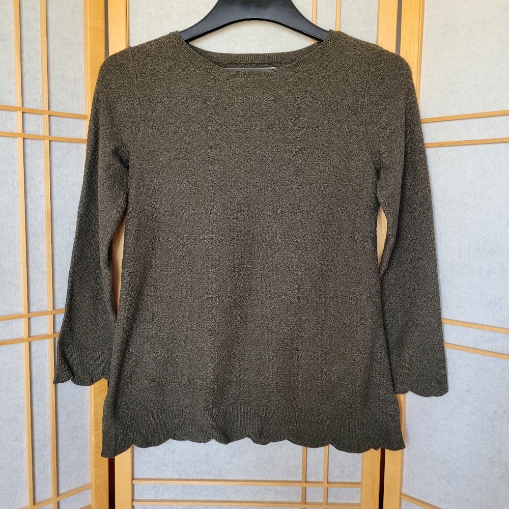 Elle sweater small
